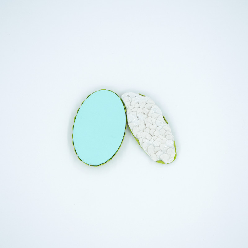 Broche de Porcelana blanco y madera- pieza única