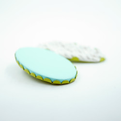 Broche de Porcelana blanco y madera- pieza única